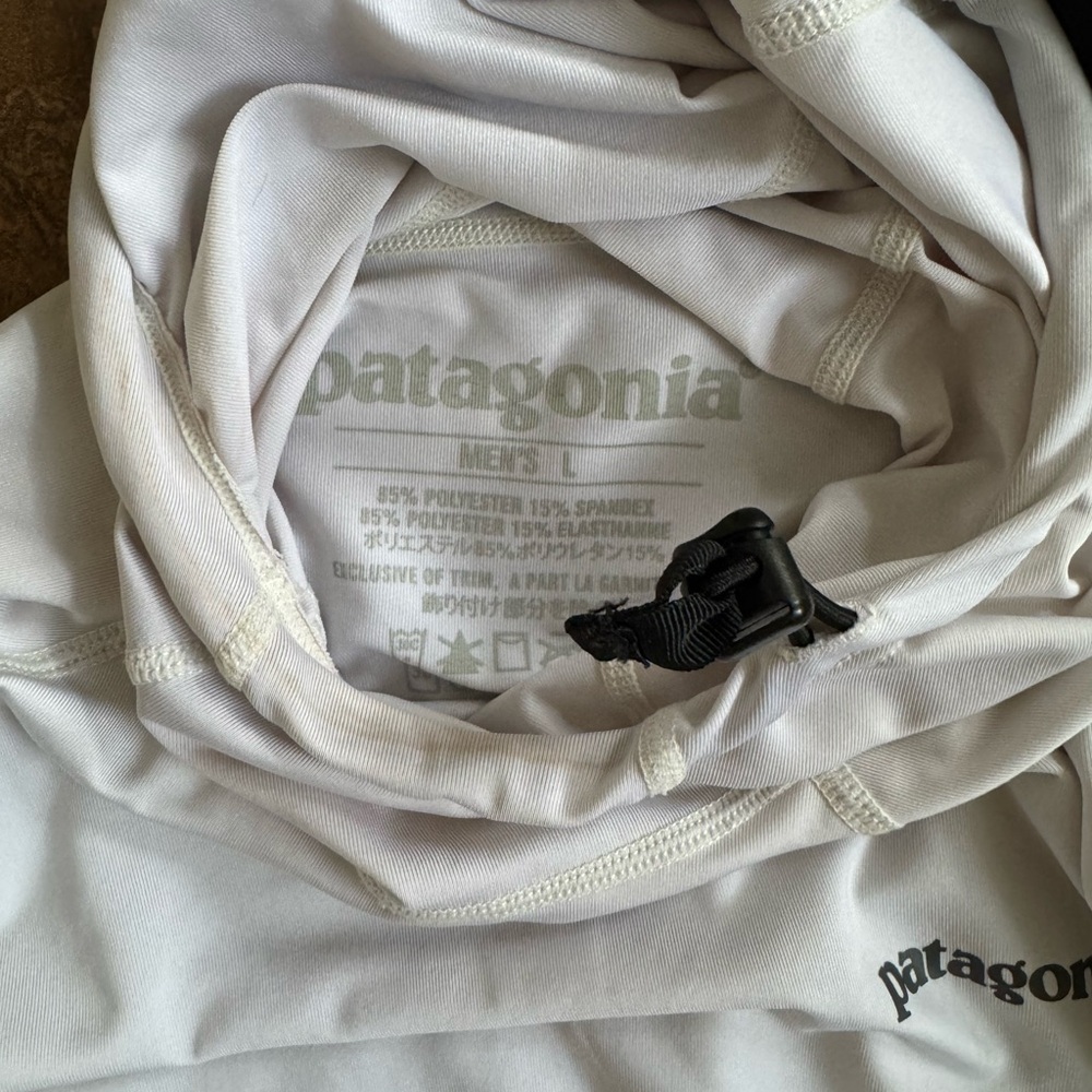 Patagonia Hooded Rashguard - Picture 6 of 6